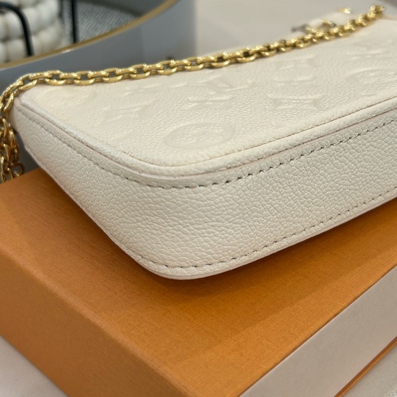 Louis Vuitton Pouchette! - Picture 3 of 15